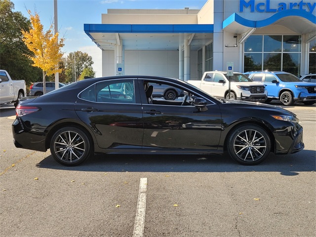 2023 Toyota Camry SE photo 2