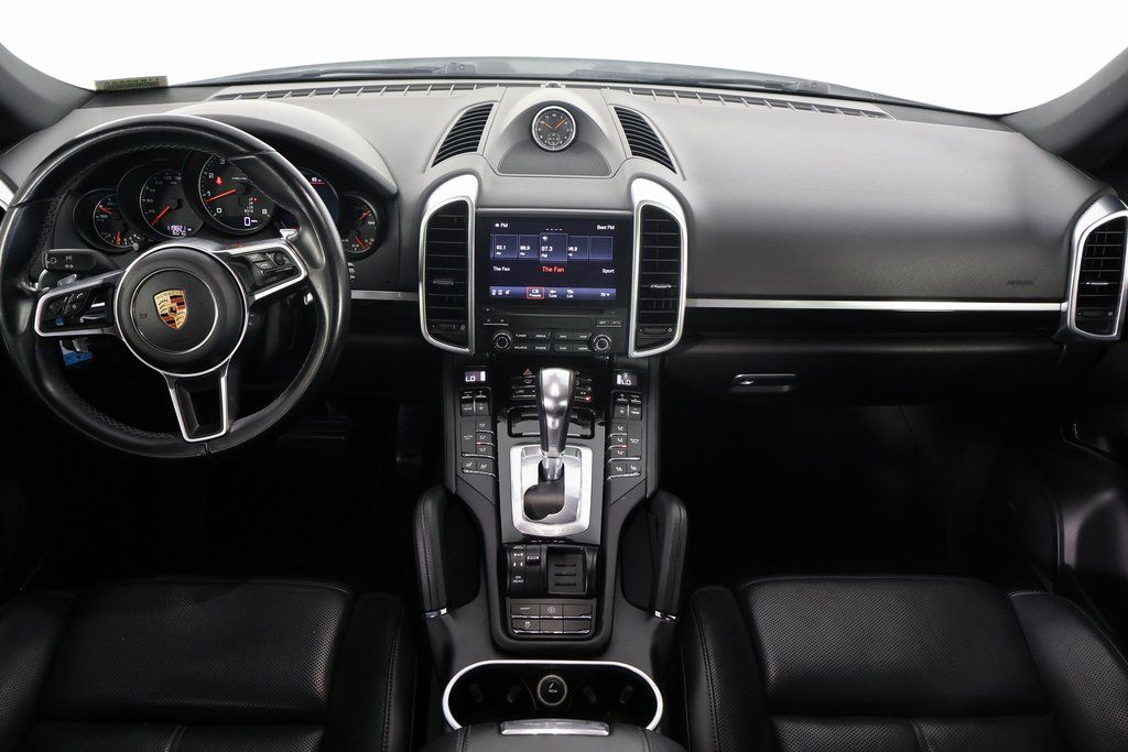 2018 Porsche Cayenne Base Platinum Edition photo 7