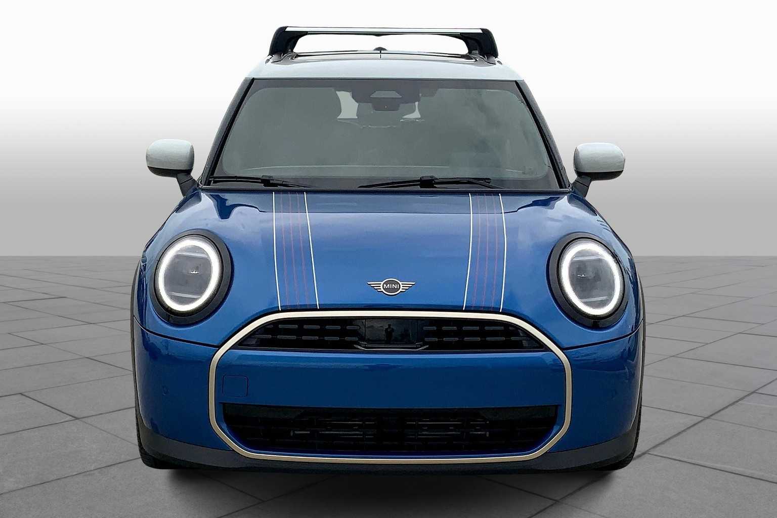 2025 Mini Cooper 4 Door Hardtop photo 3