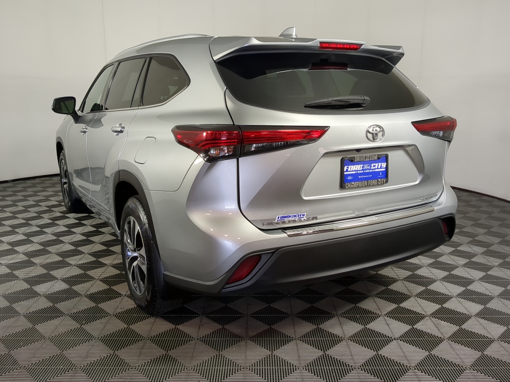 2022 Toyota Highlander XLE photo 6