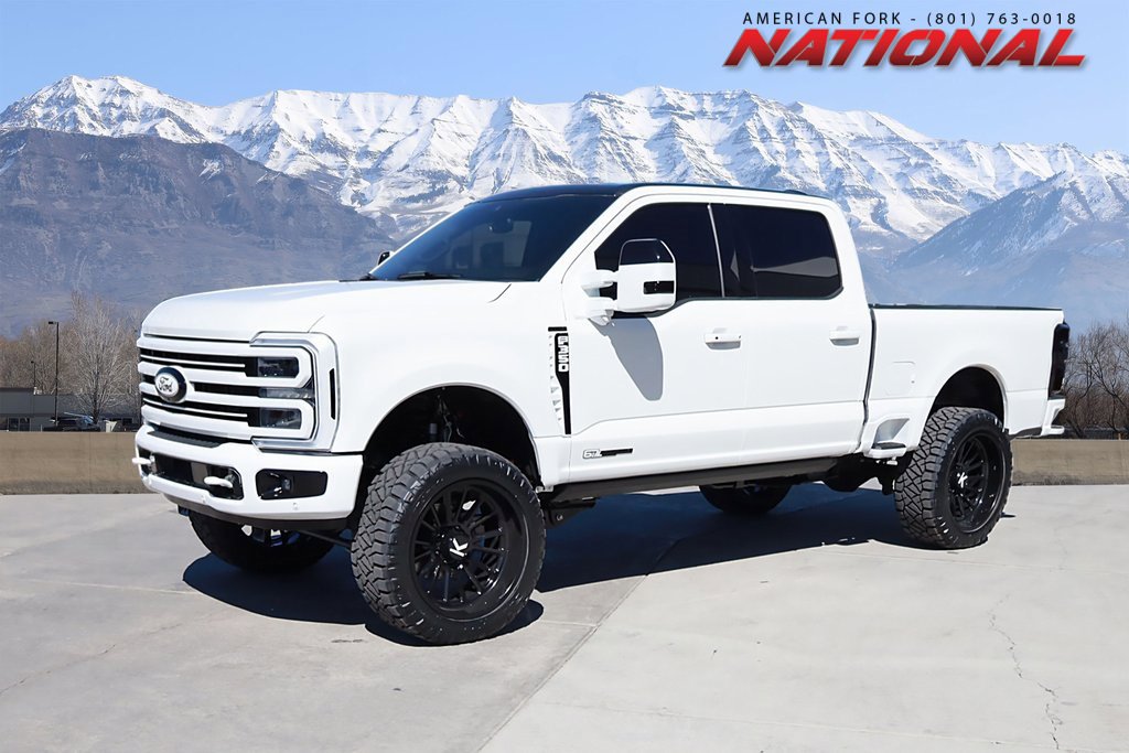 2025 Ford F-350 Super Duty Platinum's photo
