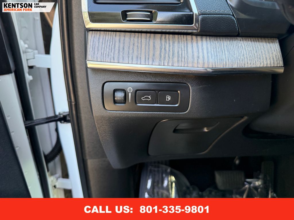 2022 Volvo XC90 Recharge T8 Inscription photo 19