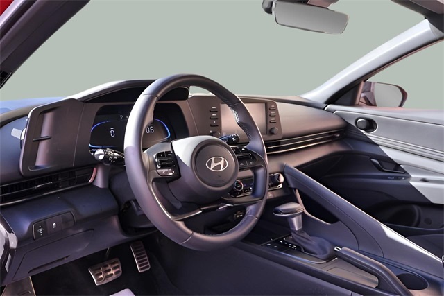 2025 Hyundai Elantra SEL Sport photo 2
