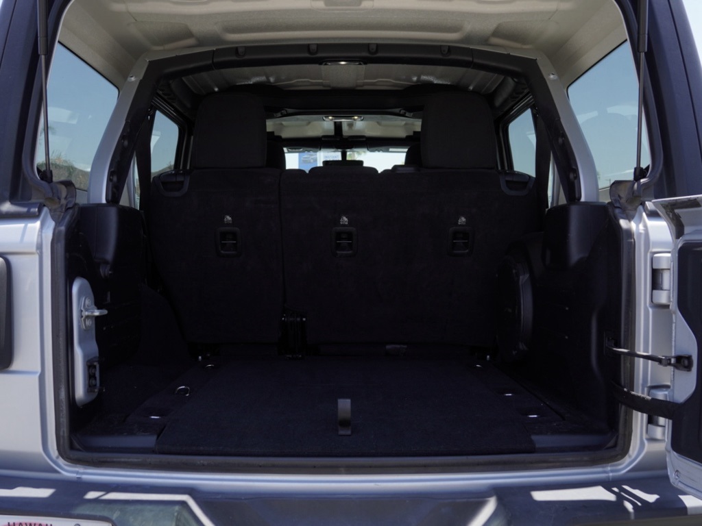 2023 Jeep Wrangler Sahara photo 5