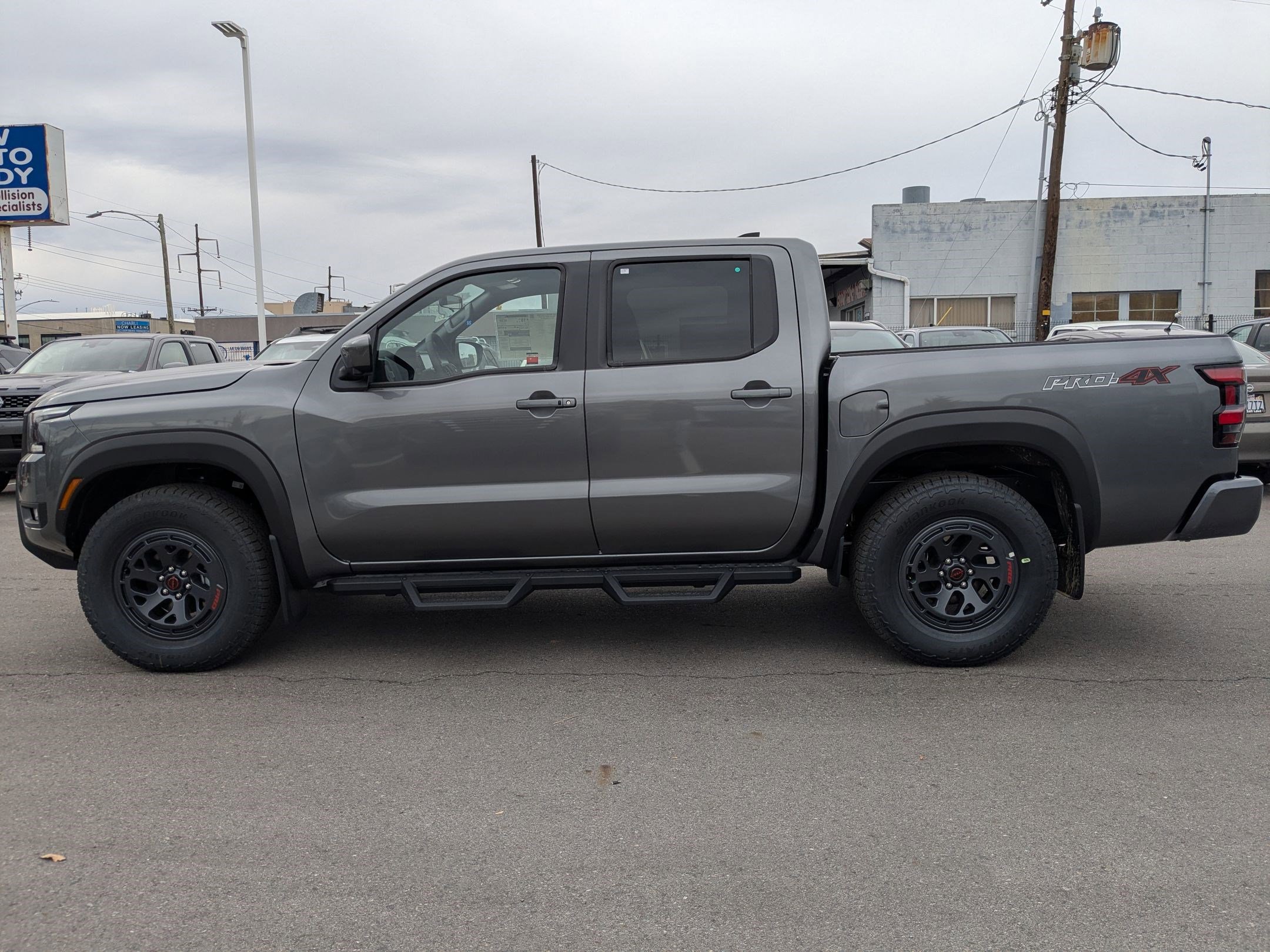 2026 Nissan Frontier PRO-4X photo 2