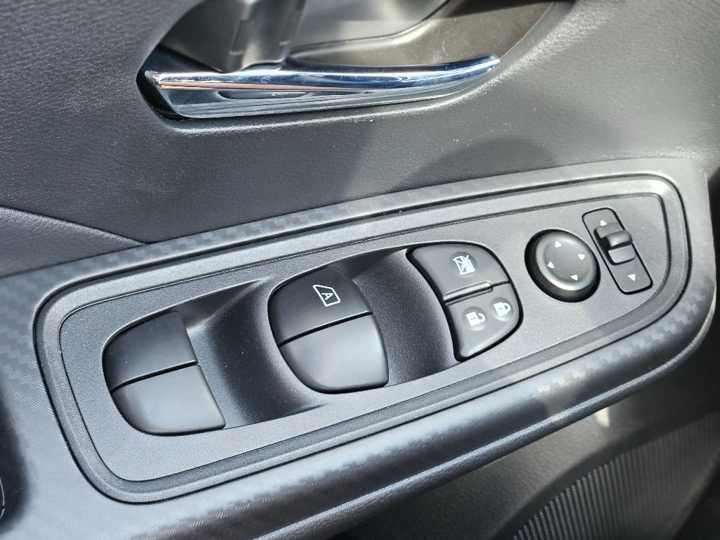 2025 Nissan Versa SV photo 15