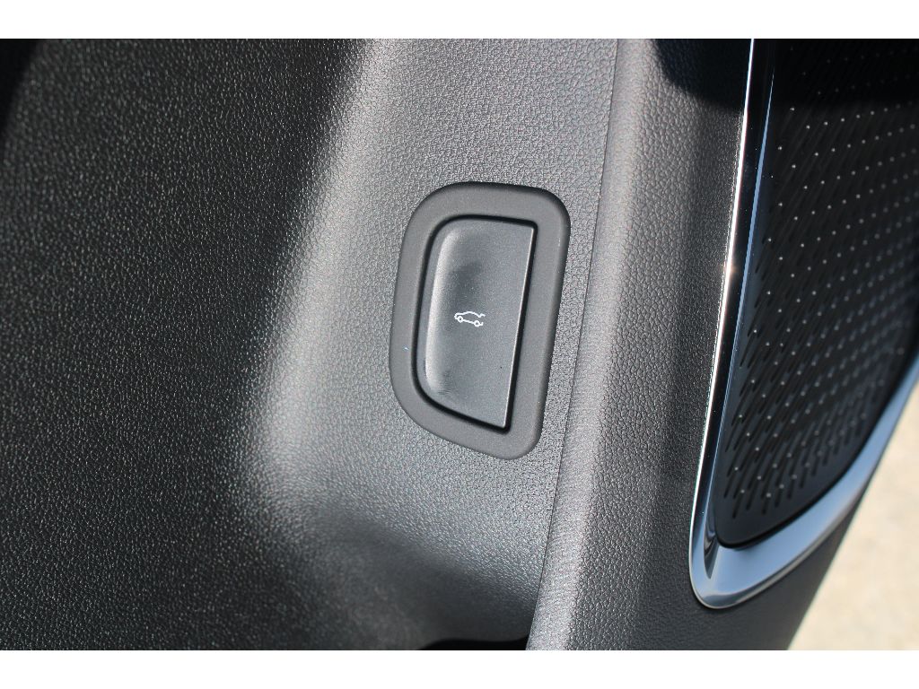 2026 Chevrolet Traverse photo 18