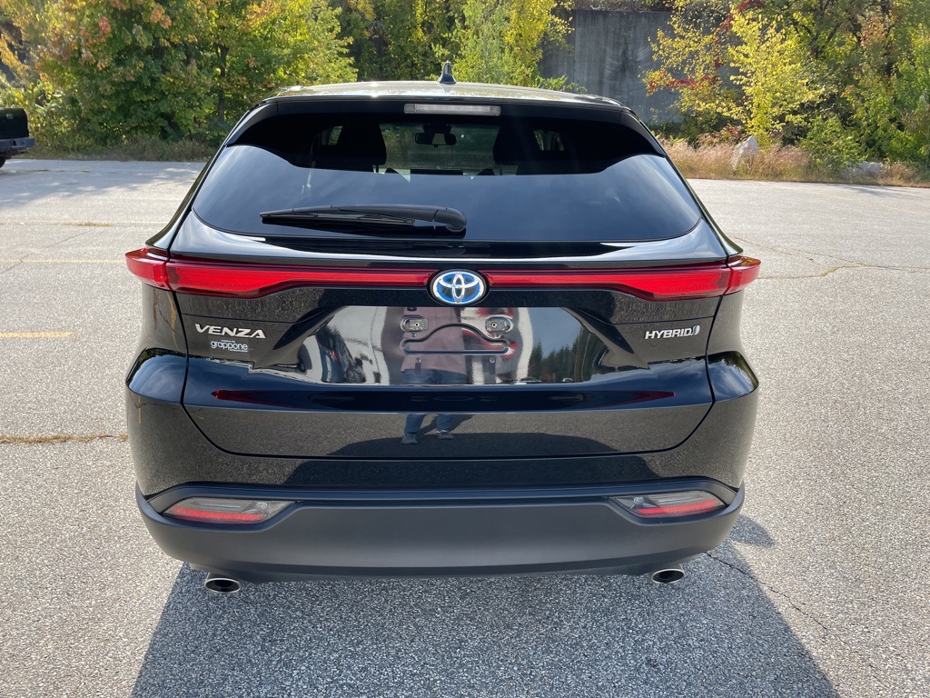 2022 Toyota Venza LE photo 3