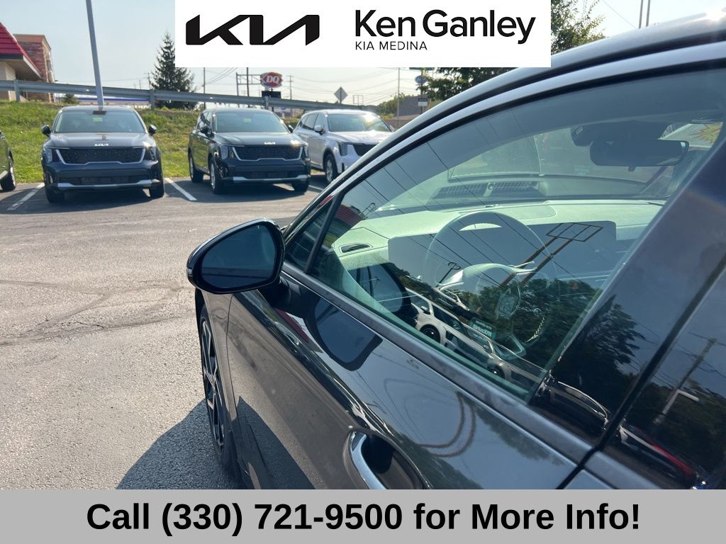 2025 Kia K5 EX photo 22