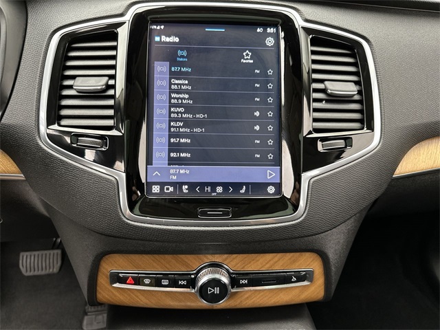2025 Volvo XC90 T8 AWD Plus photo 7