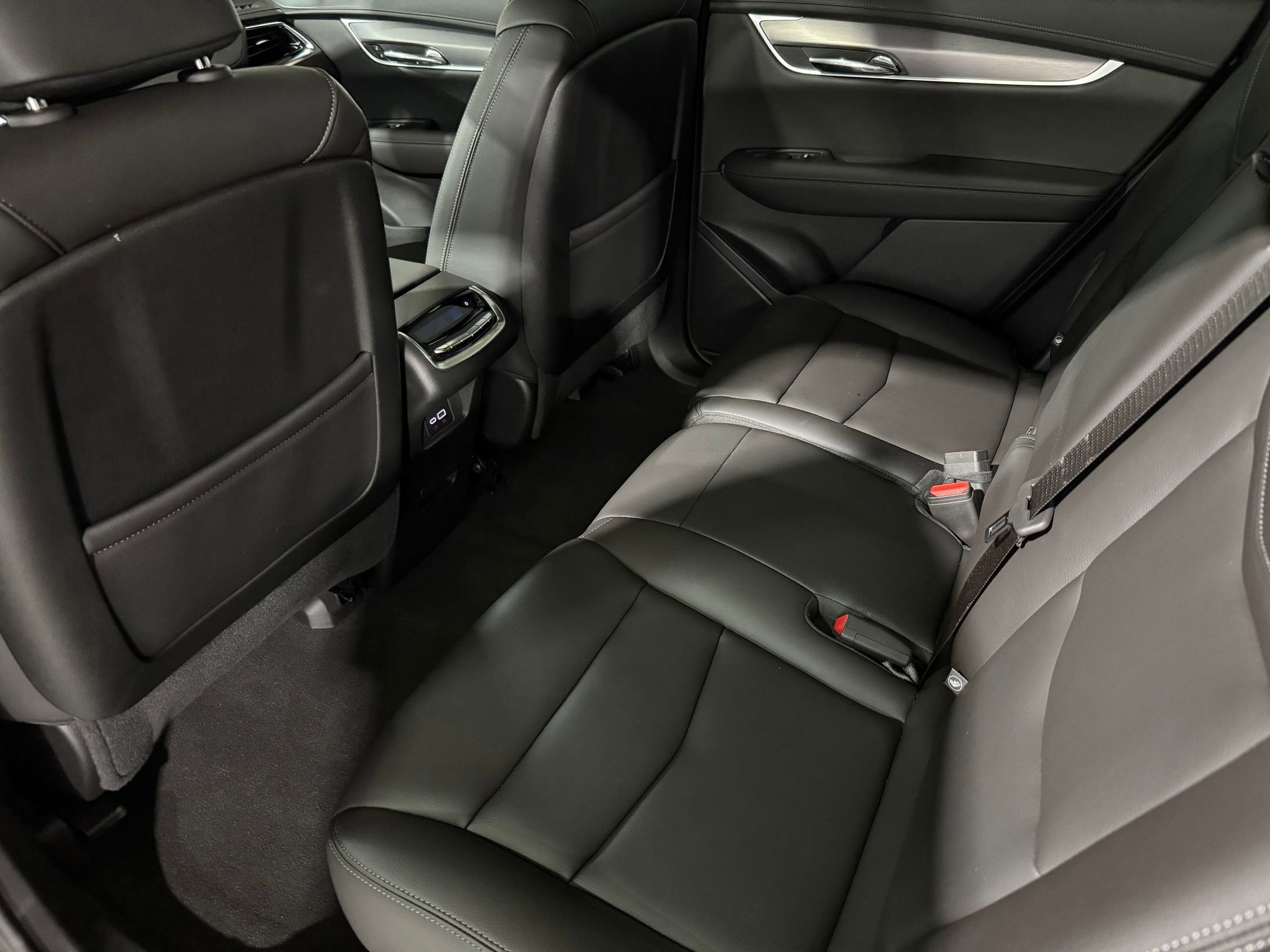 2025 Cadillac XT6 Luxury photo 37