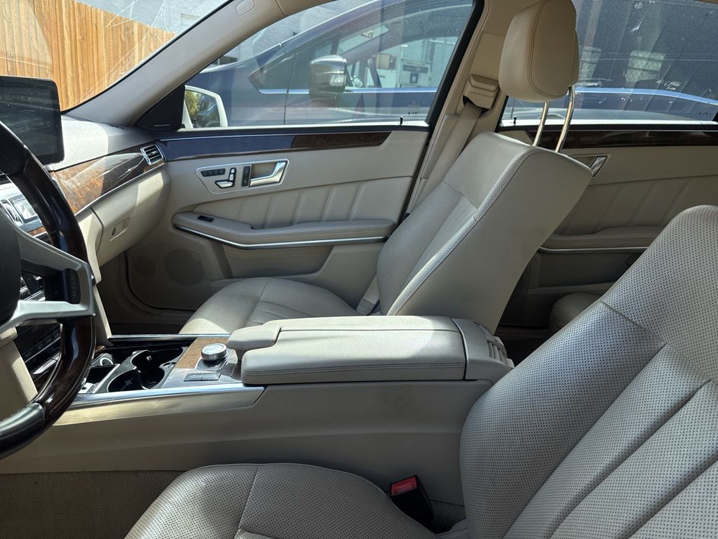 2014 Mercedes Benz E 550 4MATIC photo 4