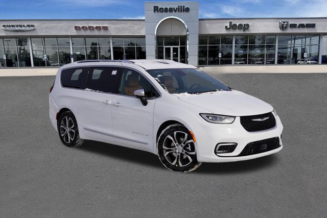 2026 Chrysler Pacifica Pinnacle's photo