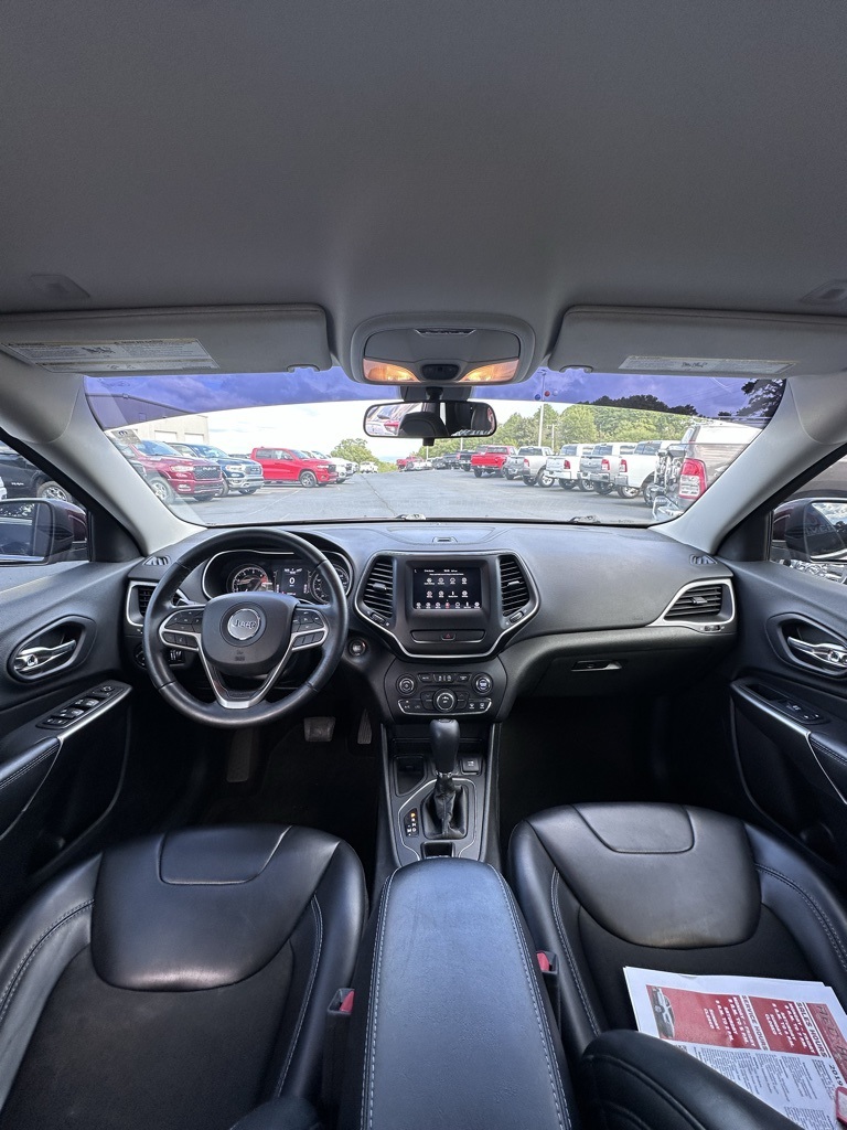 2019 Jeep Cherokee Latitude photo 2