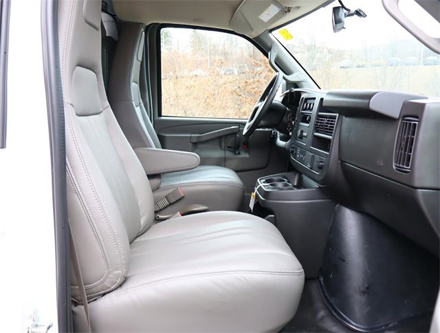 2025 Gmc Savana Cargo 3500 photo 13