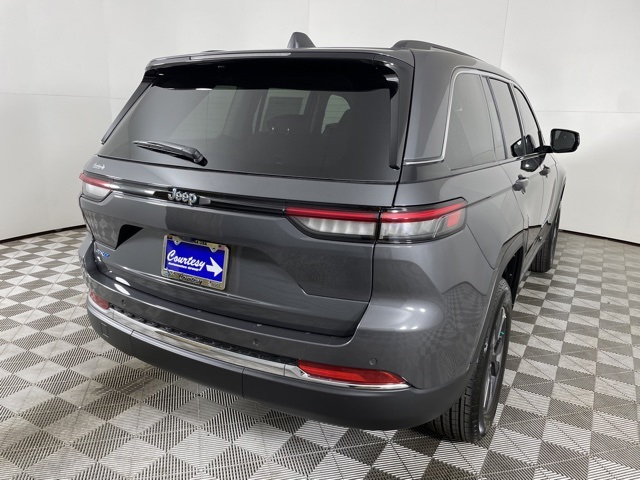 2024 Jeep Cherokee Base photo 9