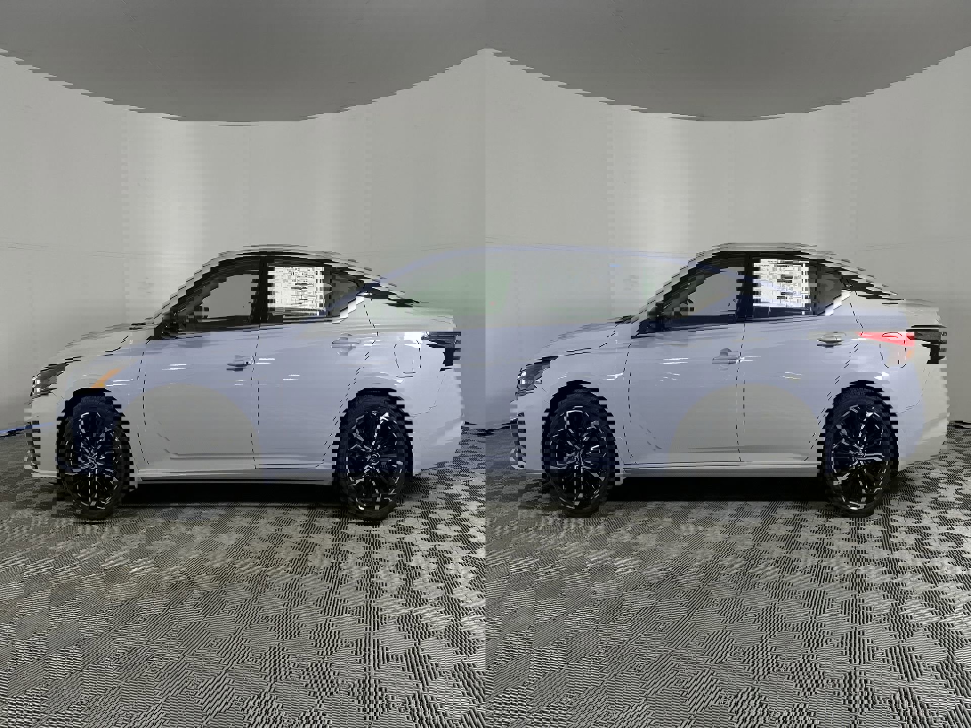 2025 Nissan Altima SR photo 5