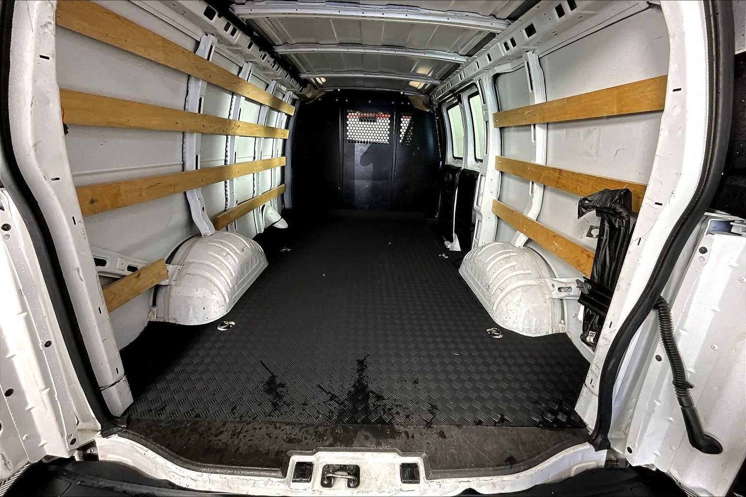 2023 Gmc Savana Cargo 2500 photo 15