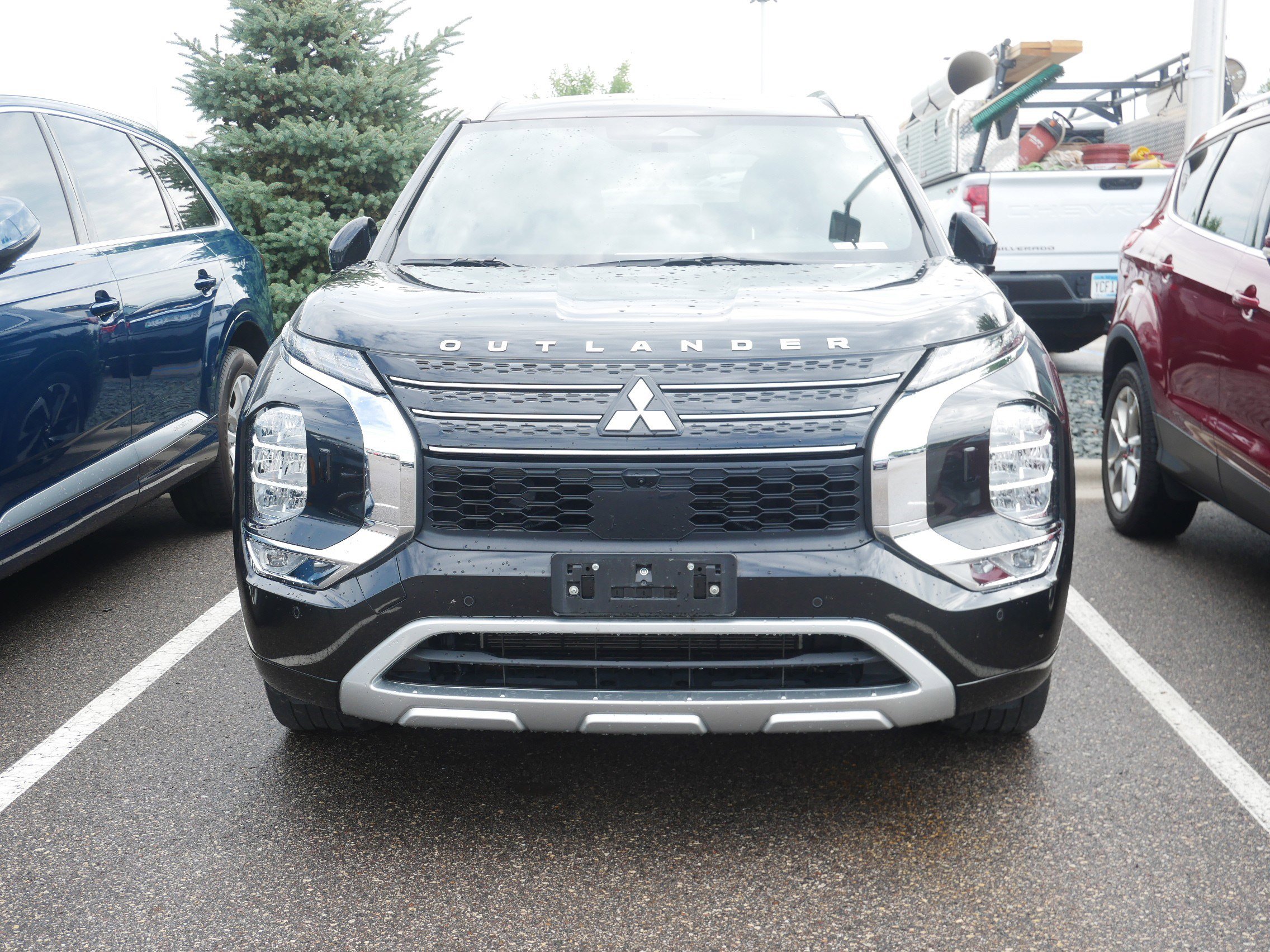 2023 Mitsubishi Outlander PHEV 40th Anniversary Edition photo 2