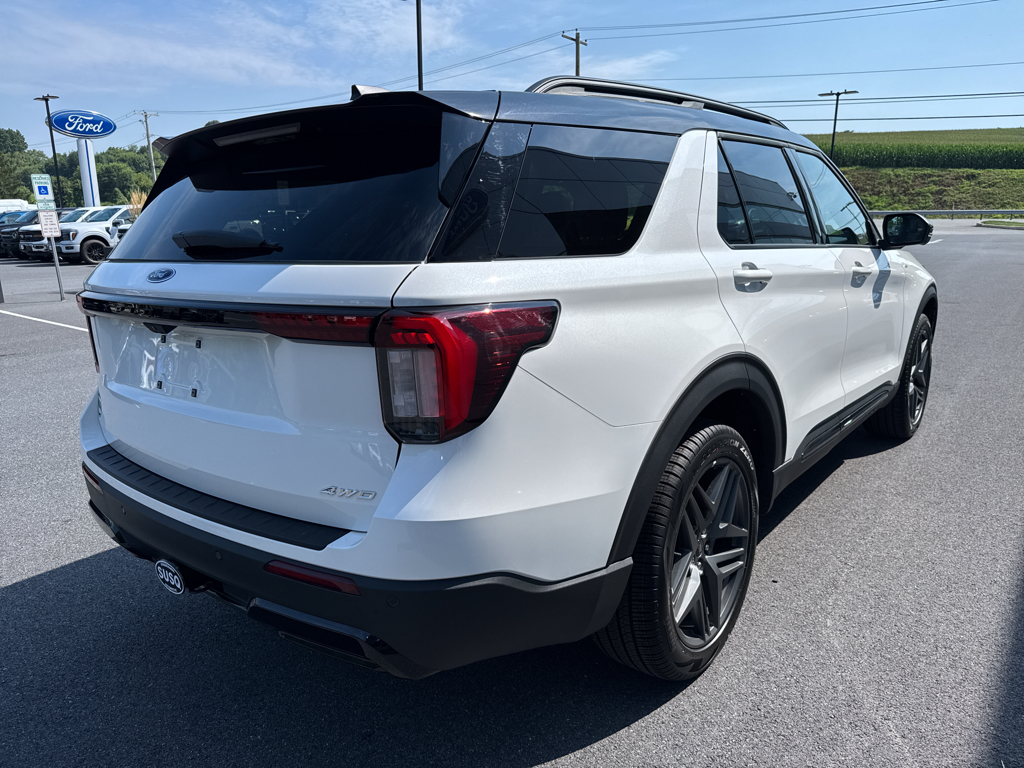 2025 Ford Explorer ST-Line photo 7