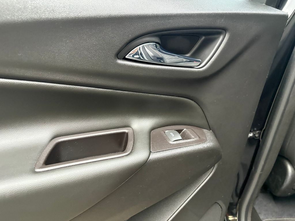 2021 Chevrolet Equinox LT photo 25