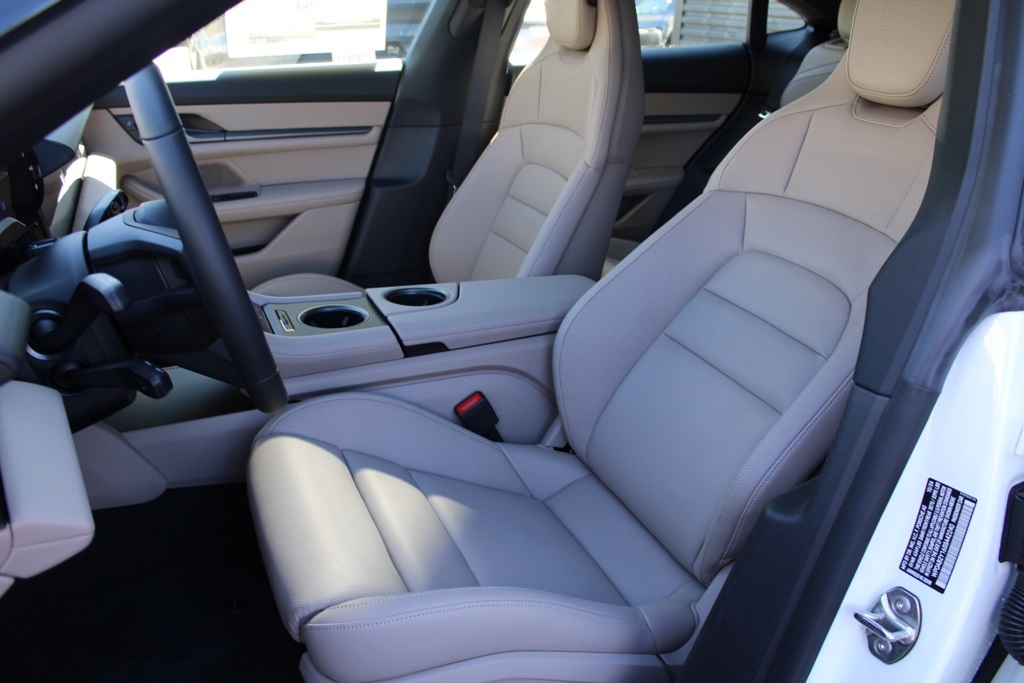 2025 Porsche Taycan 4S photo 5