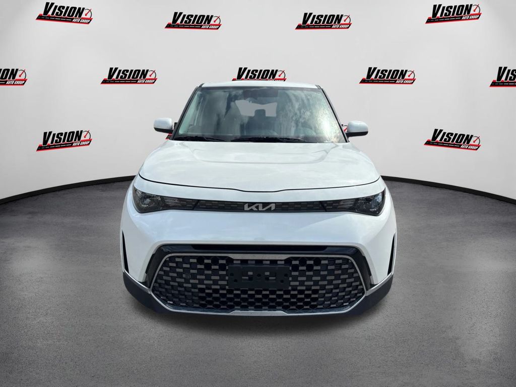 2023 Kia Soul EX photo 2
