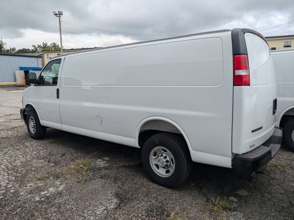 2025 Chevrolet Express Cargo 2500 photo 2