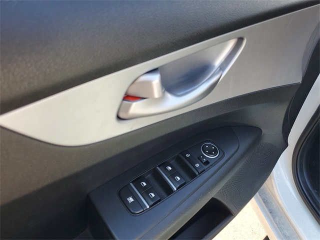 2023 Kia Forte LXS photo 8