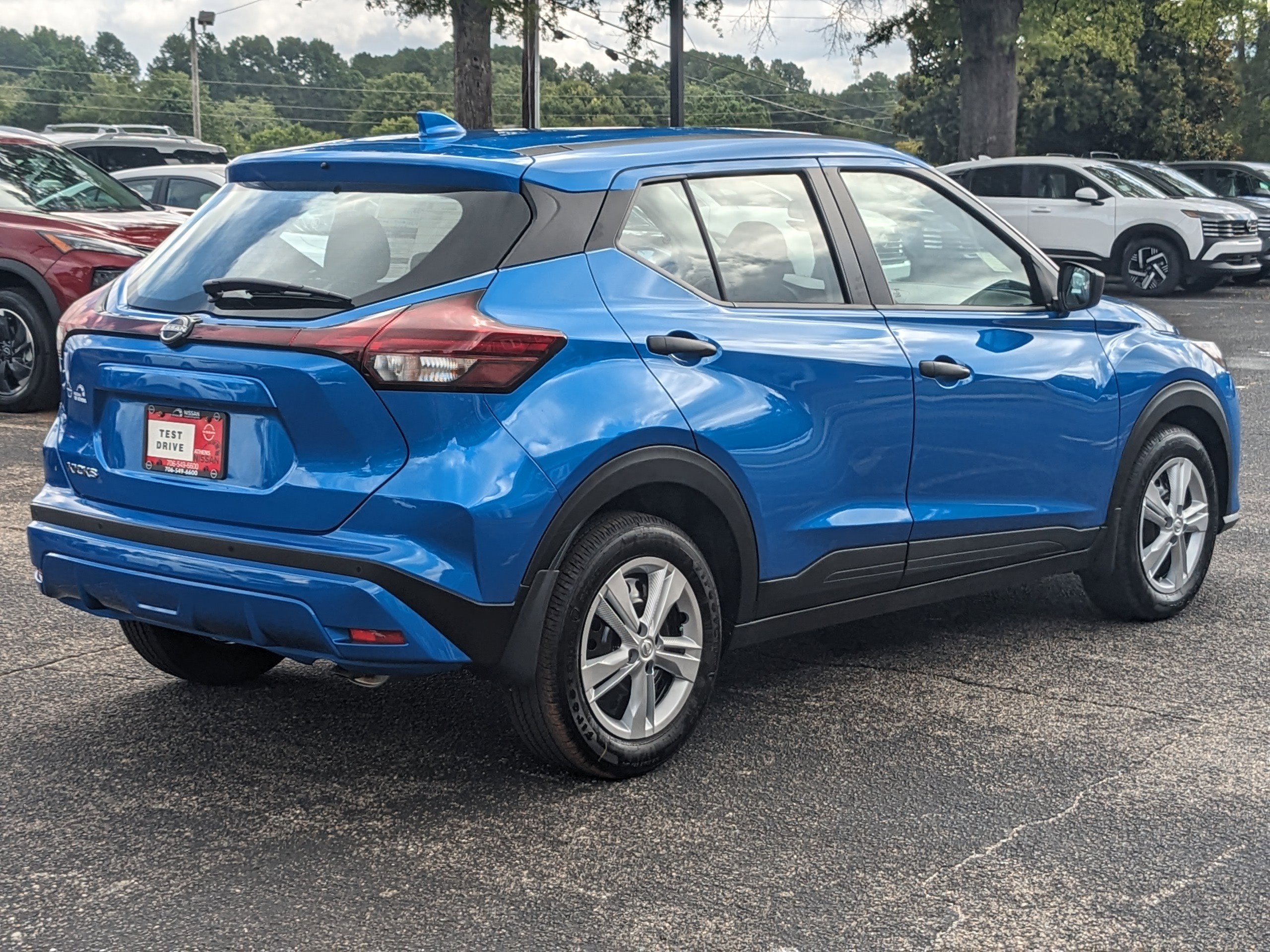 2025 Nissan Kicks Play S photo 2