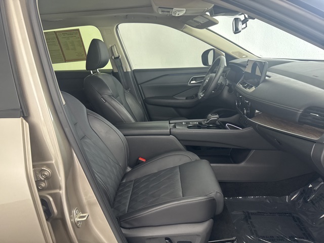 2024 Nissan Rogue Platinum photo 18