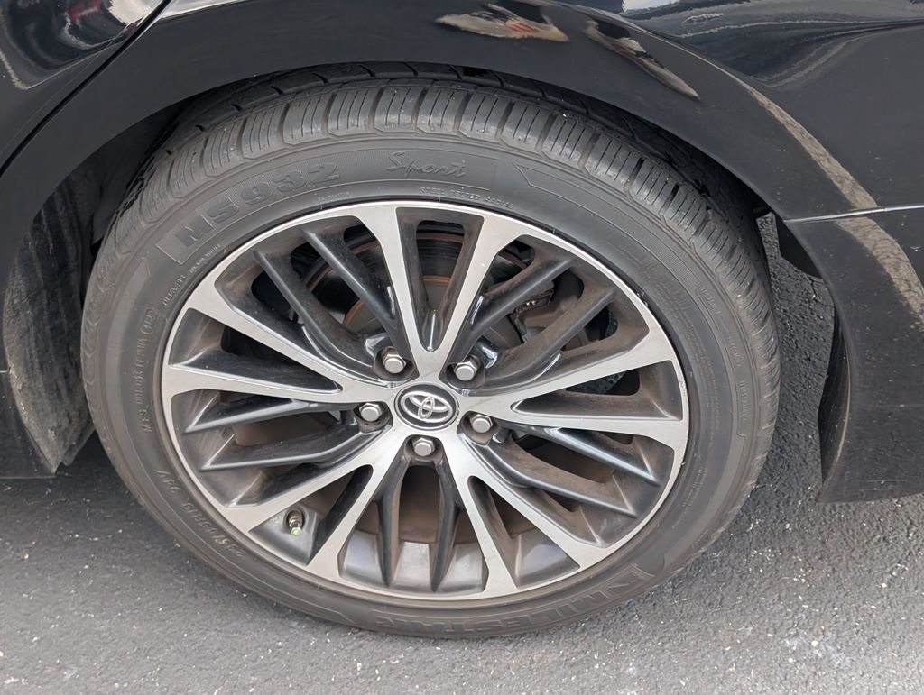 2018 Toyota Camry SE XLE photo 18