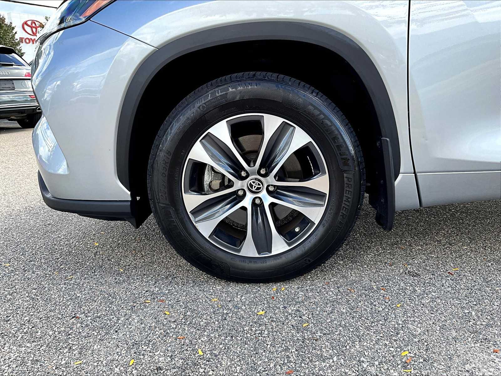 2021 Toyota Highlander XLE photo 7