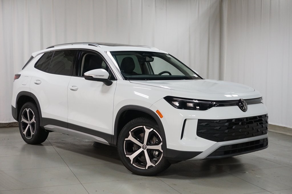 2025 Volkswagen Tiguan SE photo 3