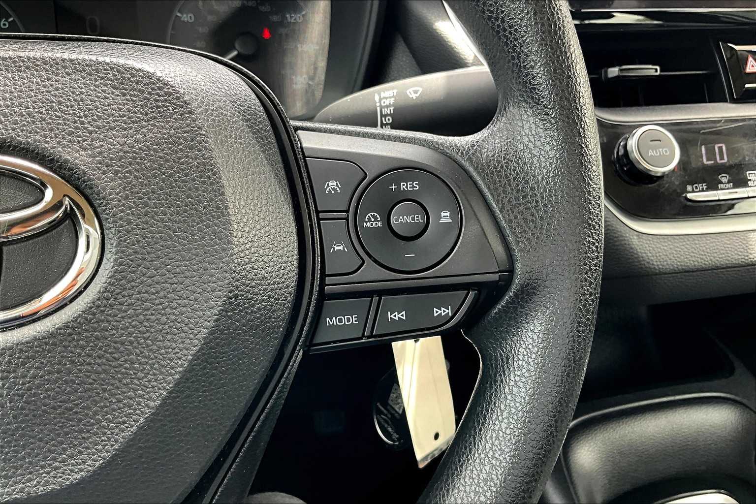 2023 Toyota Corolla LE photo 19