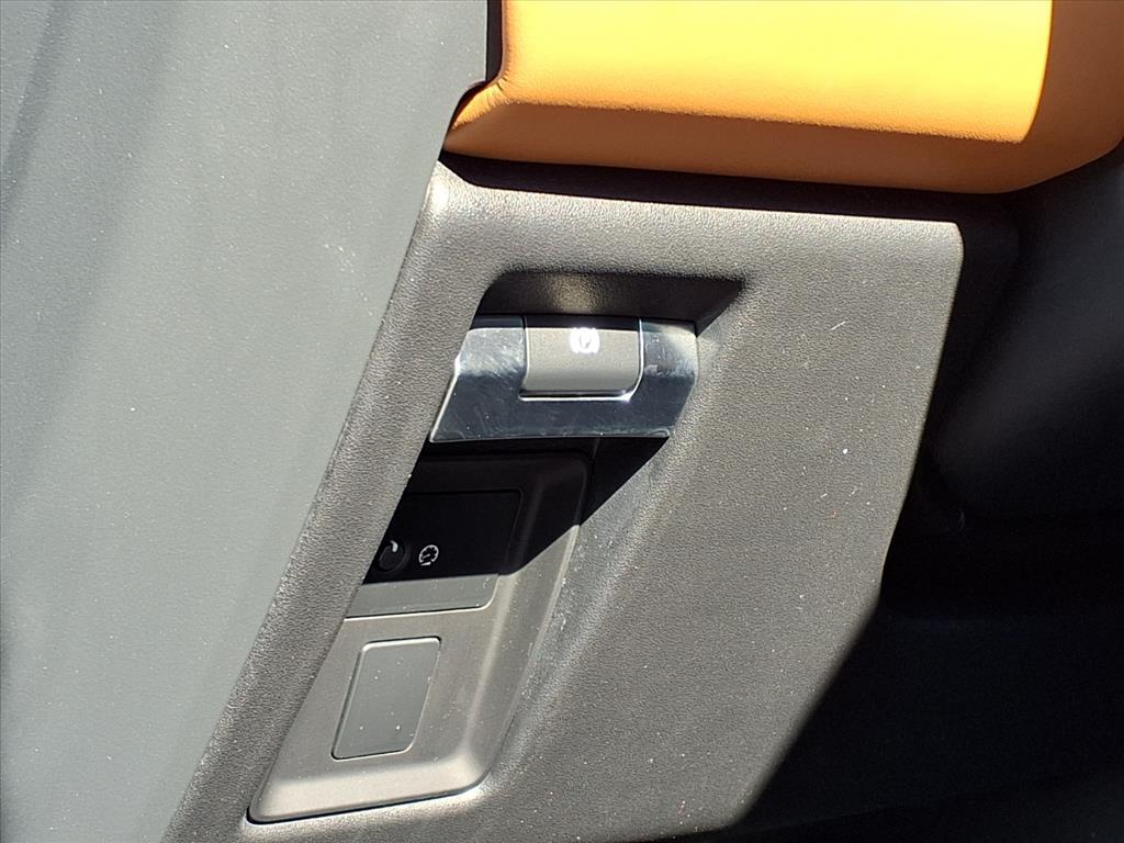 2023 Land Rover Defender 110 X photo 5