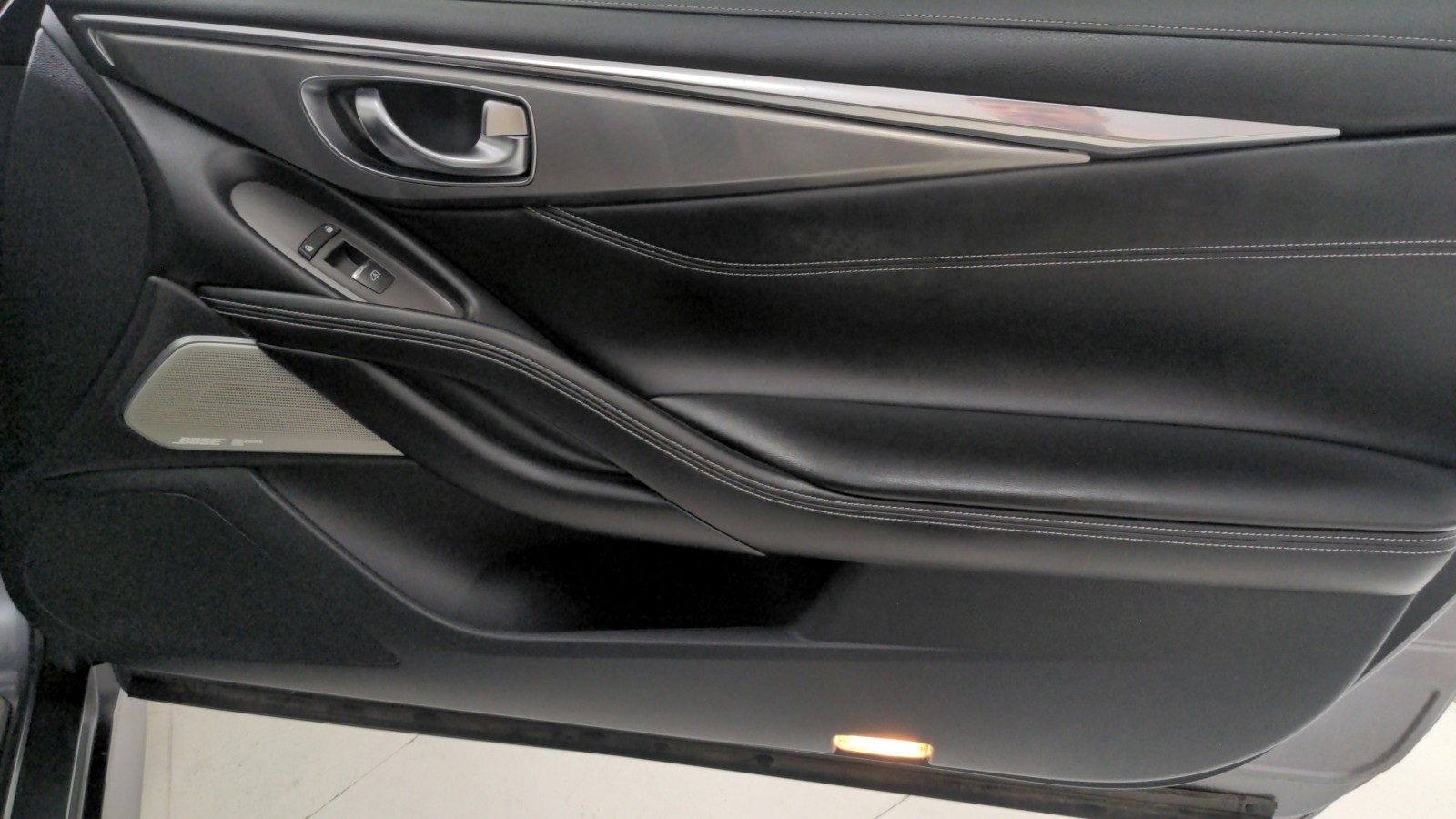 Used 2022 Graphite Shadow INFINITI LUXE image 29