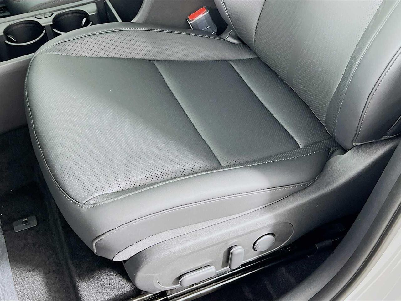 2026 Hyundai Kona SEL photo 15