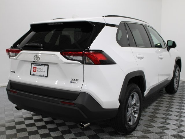 2025 Toyota RAV4 Hybrid XLE photo 4