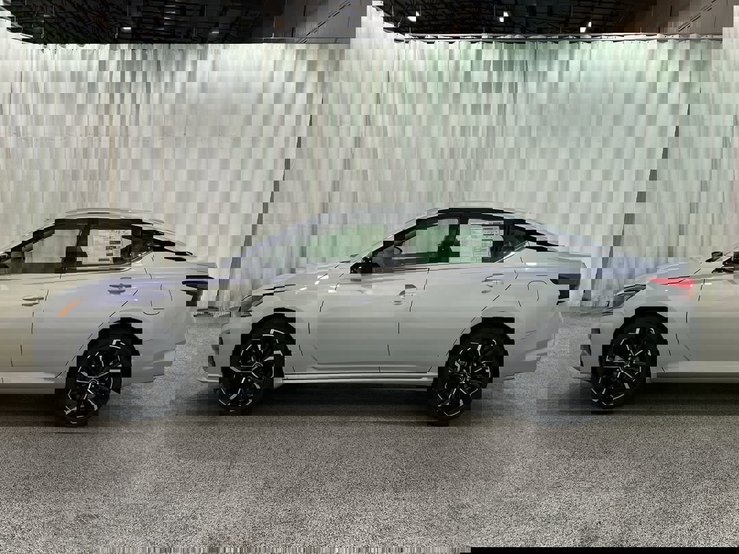 2025 Nissan Altima SR photo 4