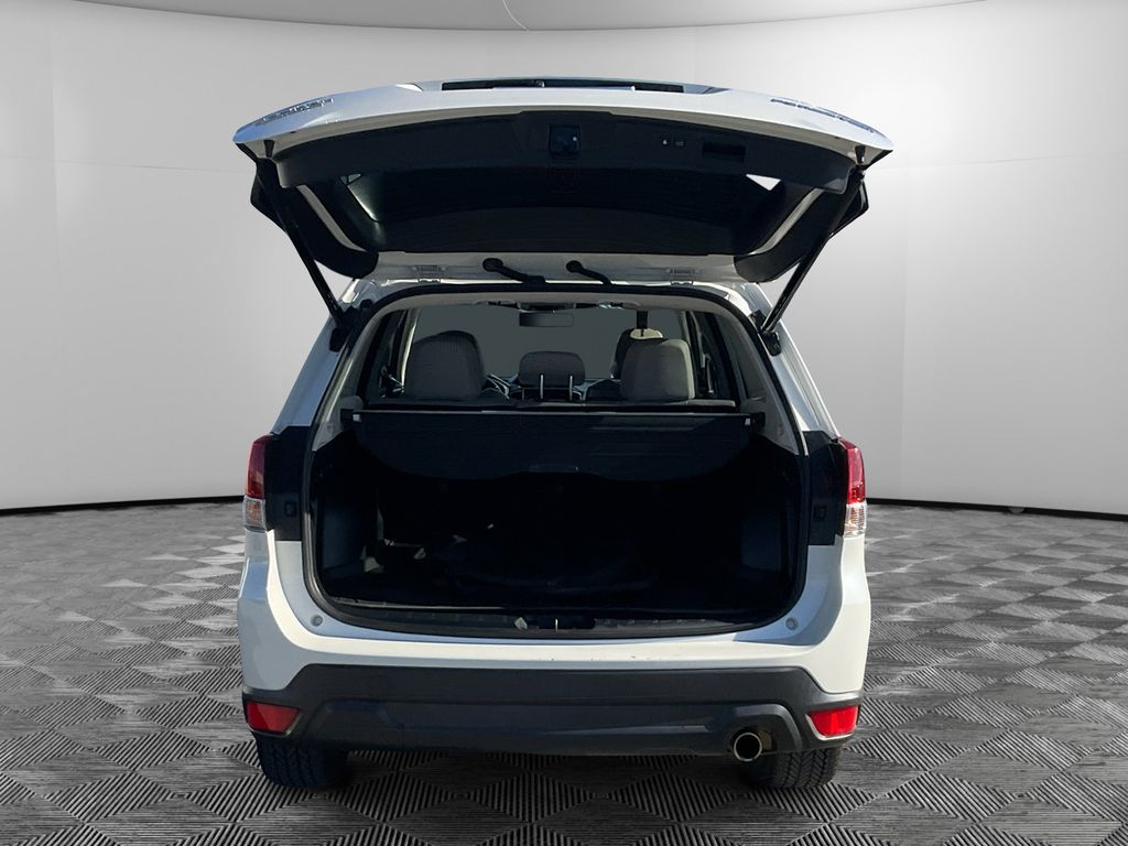 2022 Subaru Forester Limited photo 9