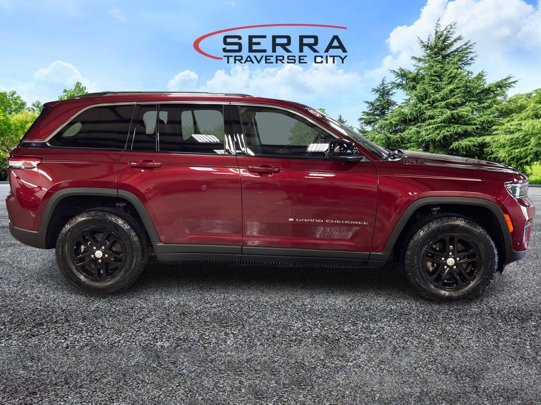 2023 Jeep Cherokee Laredo photo 4