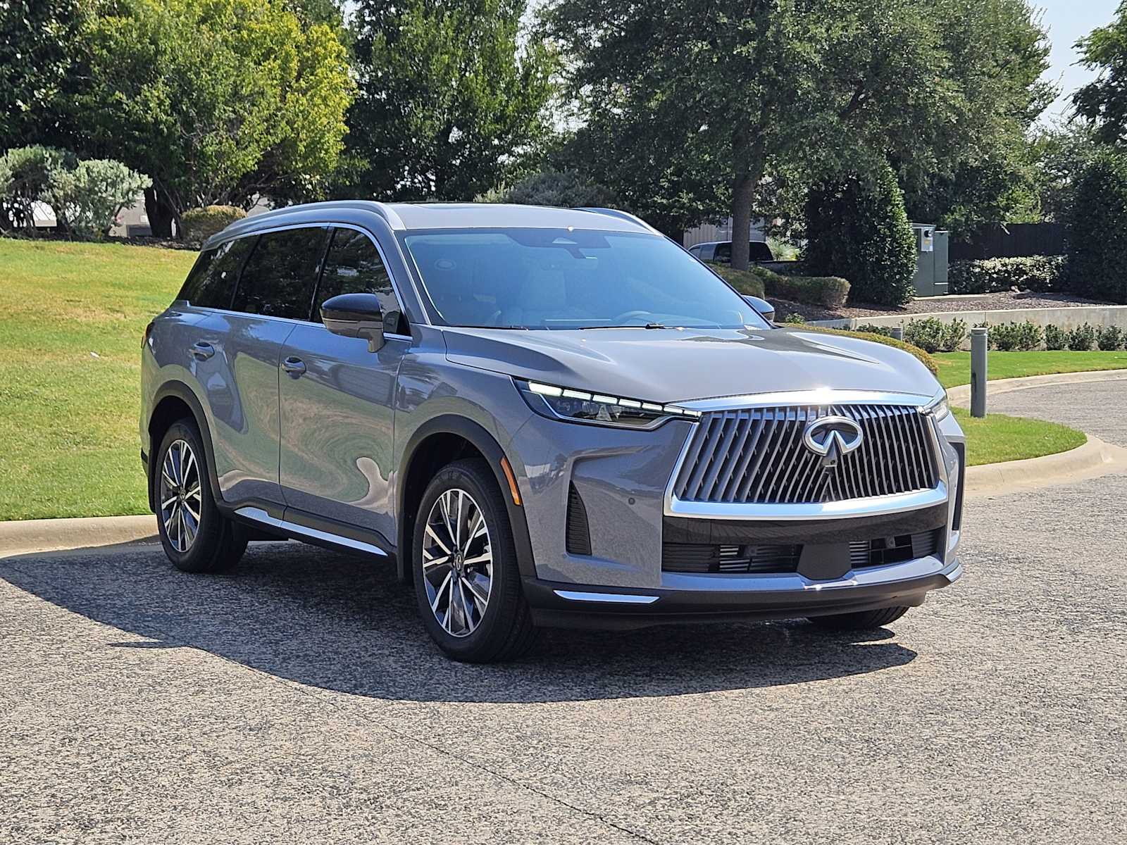 2026 Infiniti QX60 Luxe photo 2