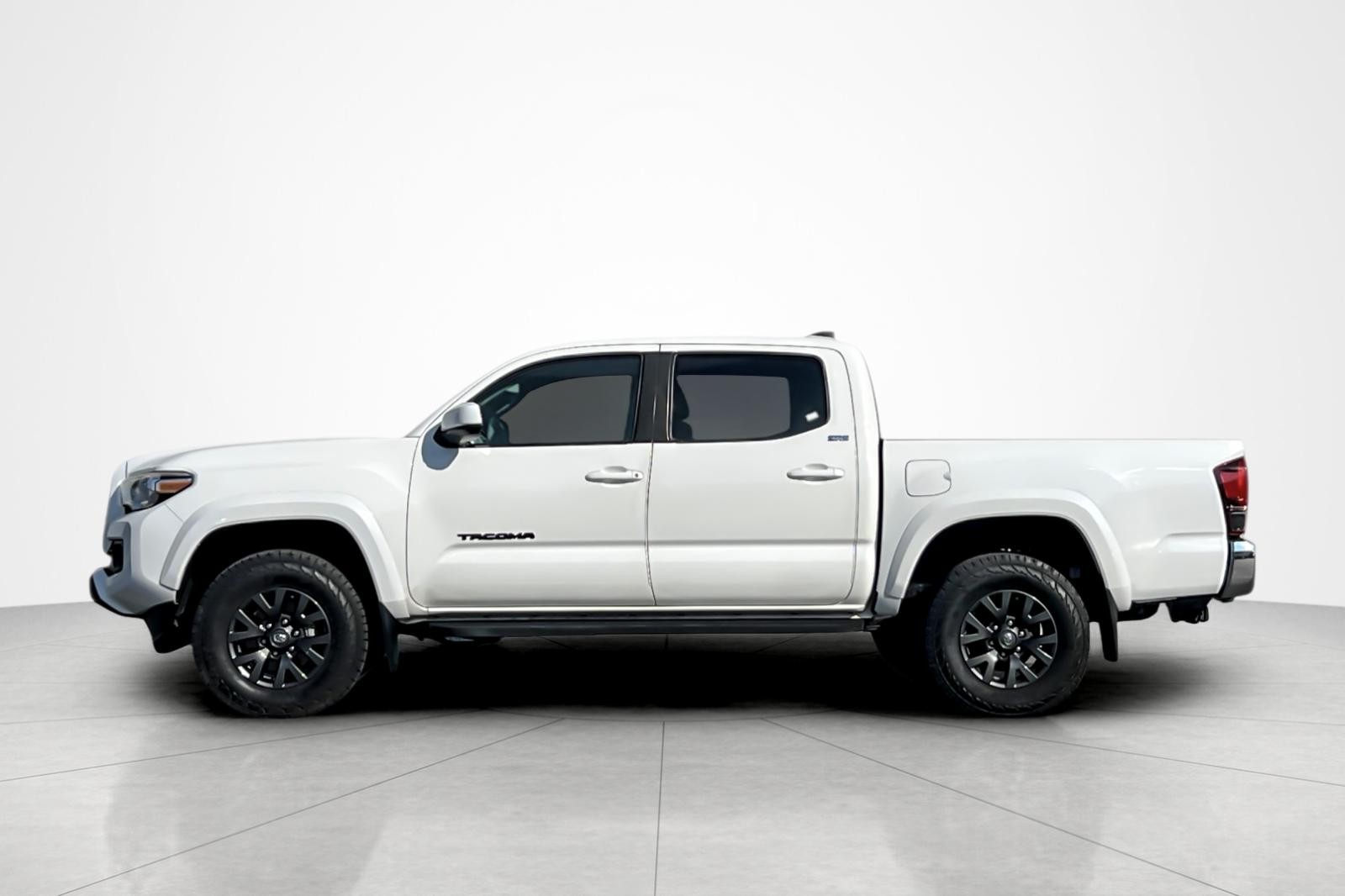 2020 Toyota Tacoma SR5 photo 2