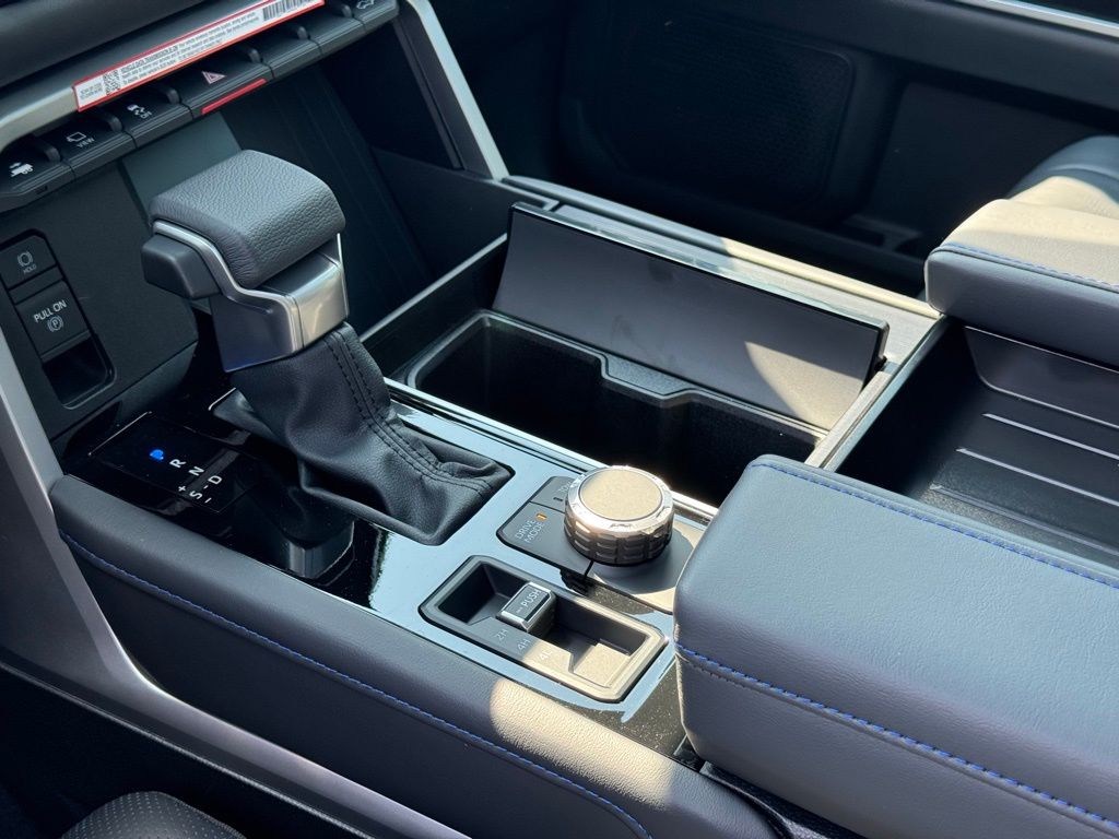 2025 Toyota Tundra Platinum CrewMax photo 15