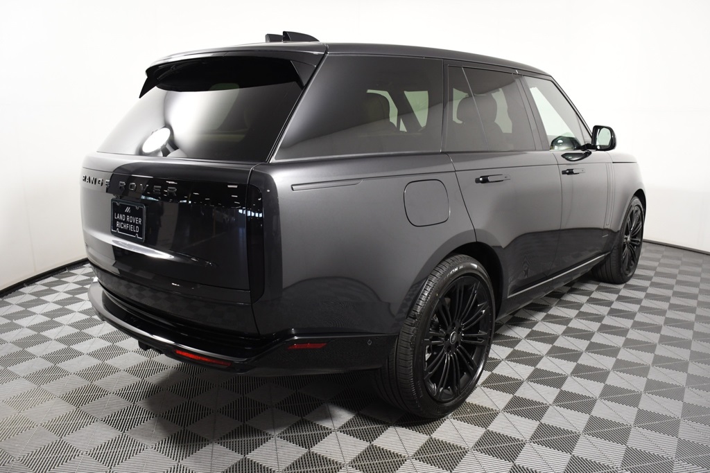 2025 Land Rover Range Rover SE photo 6