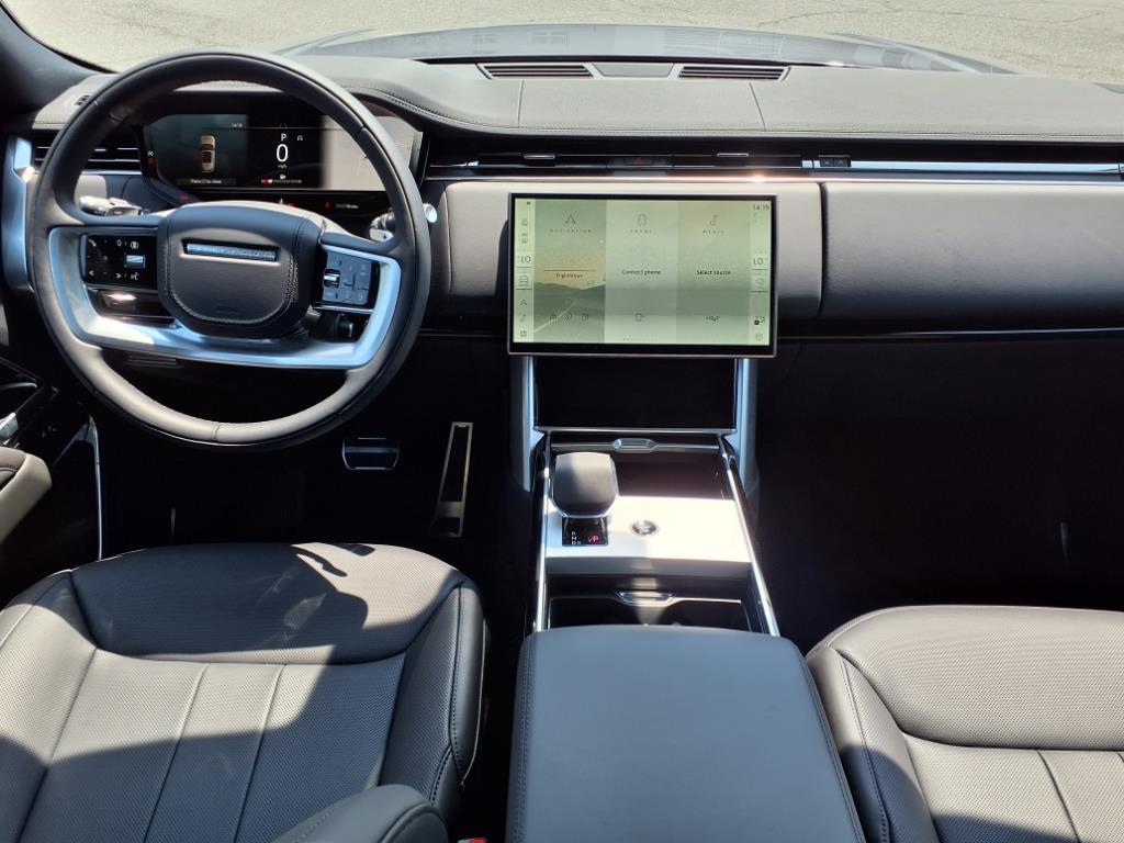 2025 Land Rover Range Rover SE photo 4