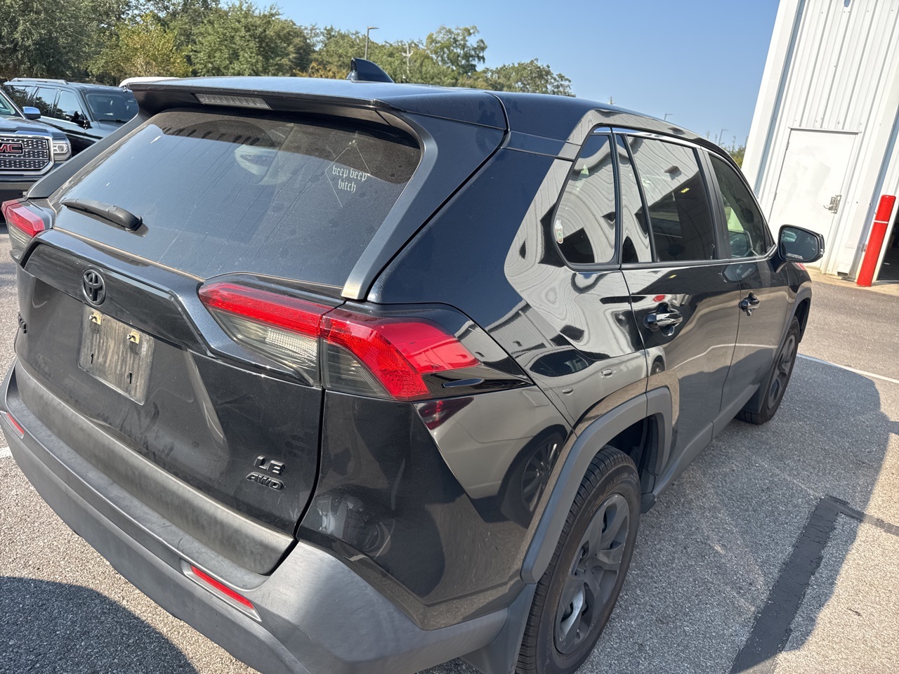 2022 Toyota RAV4 LE photo 5