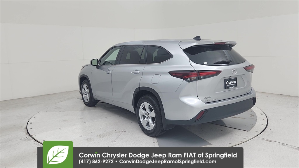 2024 Toyota Highlander LE photo 11