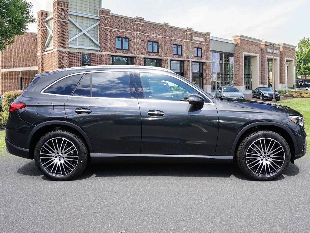 2025 Mercedes Benz GLC 300 4MATIC photo 4